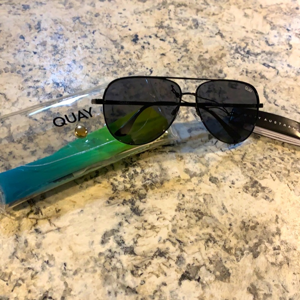 Quay Australia High Key Sunglasses (black/smoke) Brand New